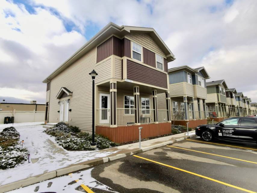 林与唐地产，Martensville小镇|3室1卫双车位|高性价比联排出售|挂牌价$179,900