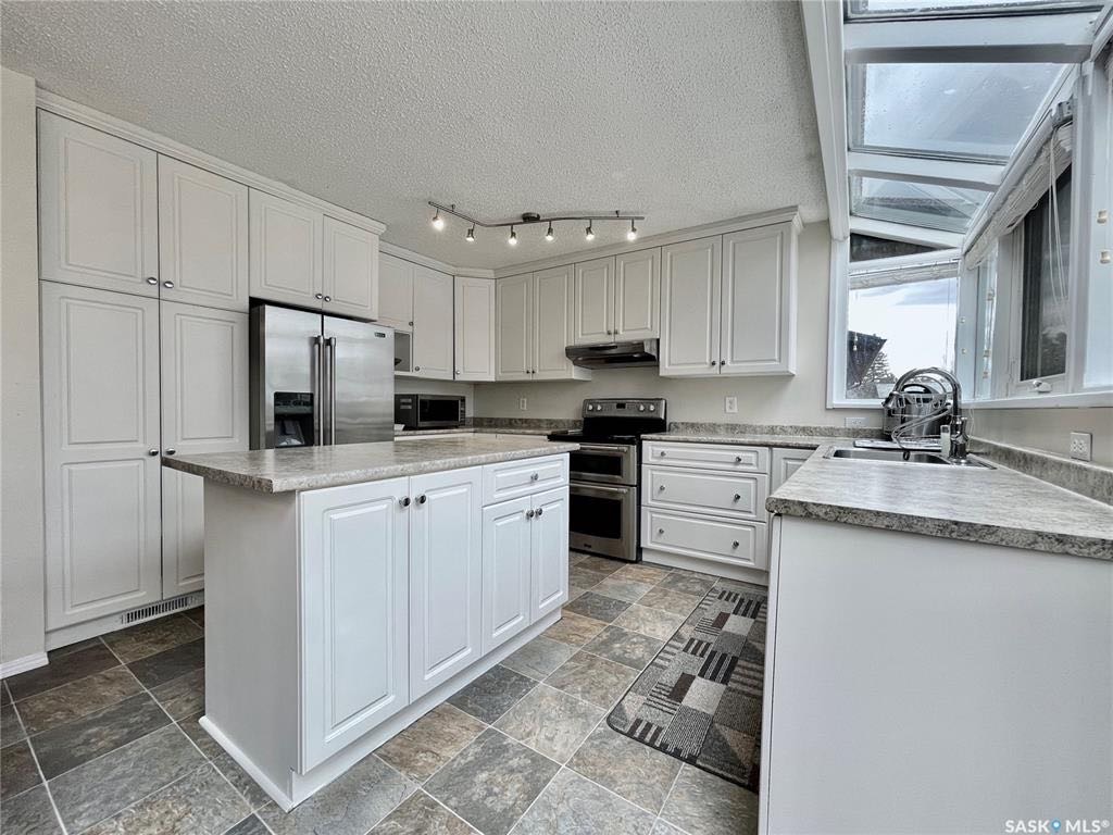 【萨屯房源】$389,900| Lakeridge社区, 1985年，1070尺，四层错层独栋出售。4房3卫超大双车库！ - 4