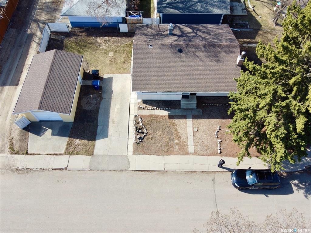 【萨屯房源】Brevoort Park社区独栋出售，1041尺平层，6房2卫，超大单车库，地下室有独立侧门；总占地5176尺；挂牌价仅：$349,900  - 2