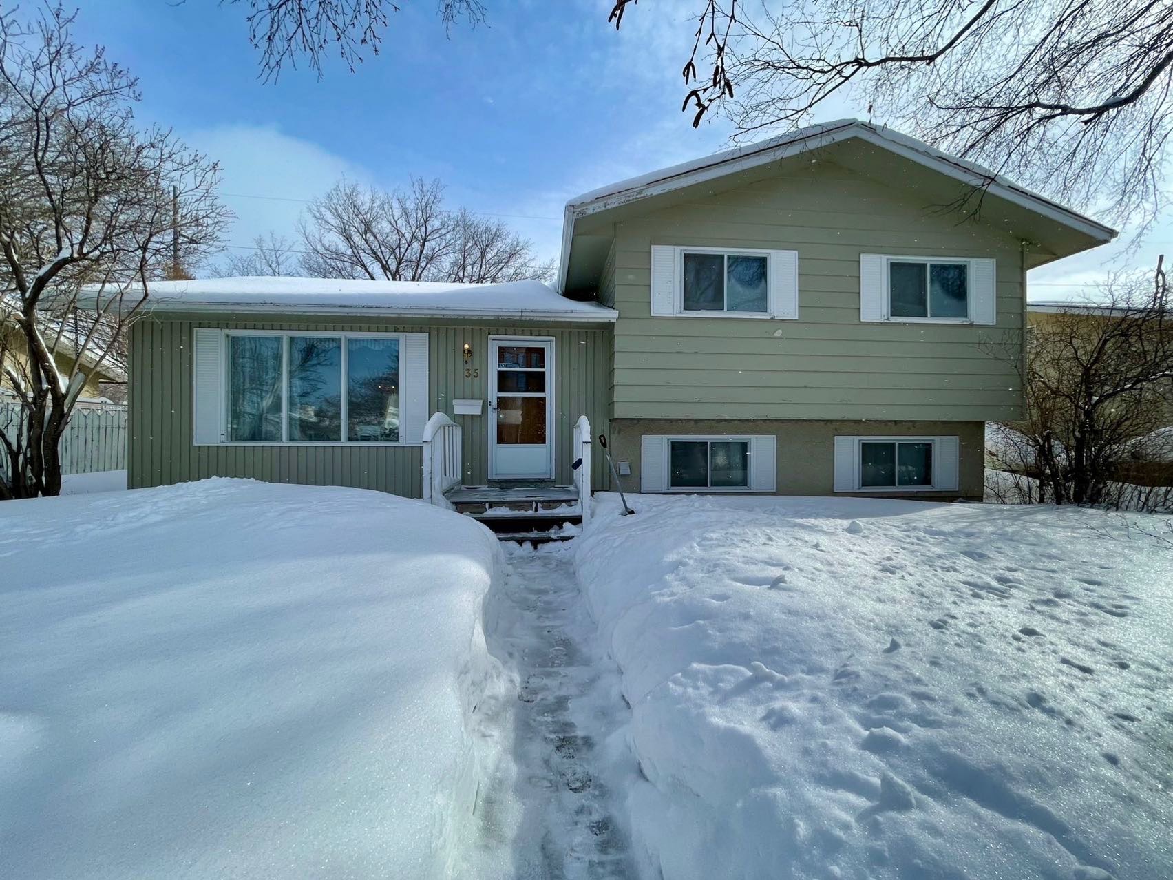 【林与唐地产】Nutana Park社区，开车三分钟到Stonebridge小学和商圈；1132尺，5房3卫，四层错层结构，大窗半地下室，有独立出口，实用性强，挂牌价$388,888