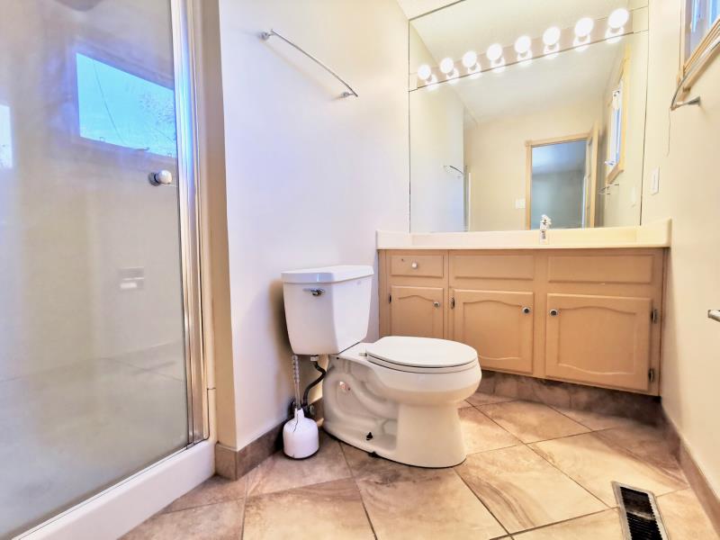 林与唐地产团队，East Colledge Park 近1500尺三层错层双车库独栋出售，挂牌价$399900 - 7