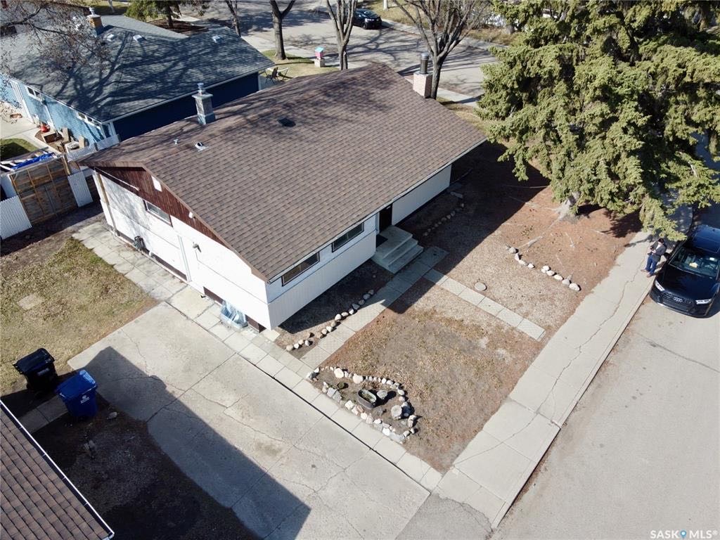 【萨屯房源】Brevoort Park社区独栋出售，1041尺平层，6房2卫，超大单车库，地下室有独立侧门；总占地5176尺；挂牌价仅：$349,900  - 3