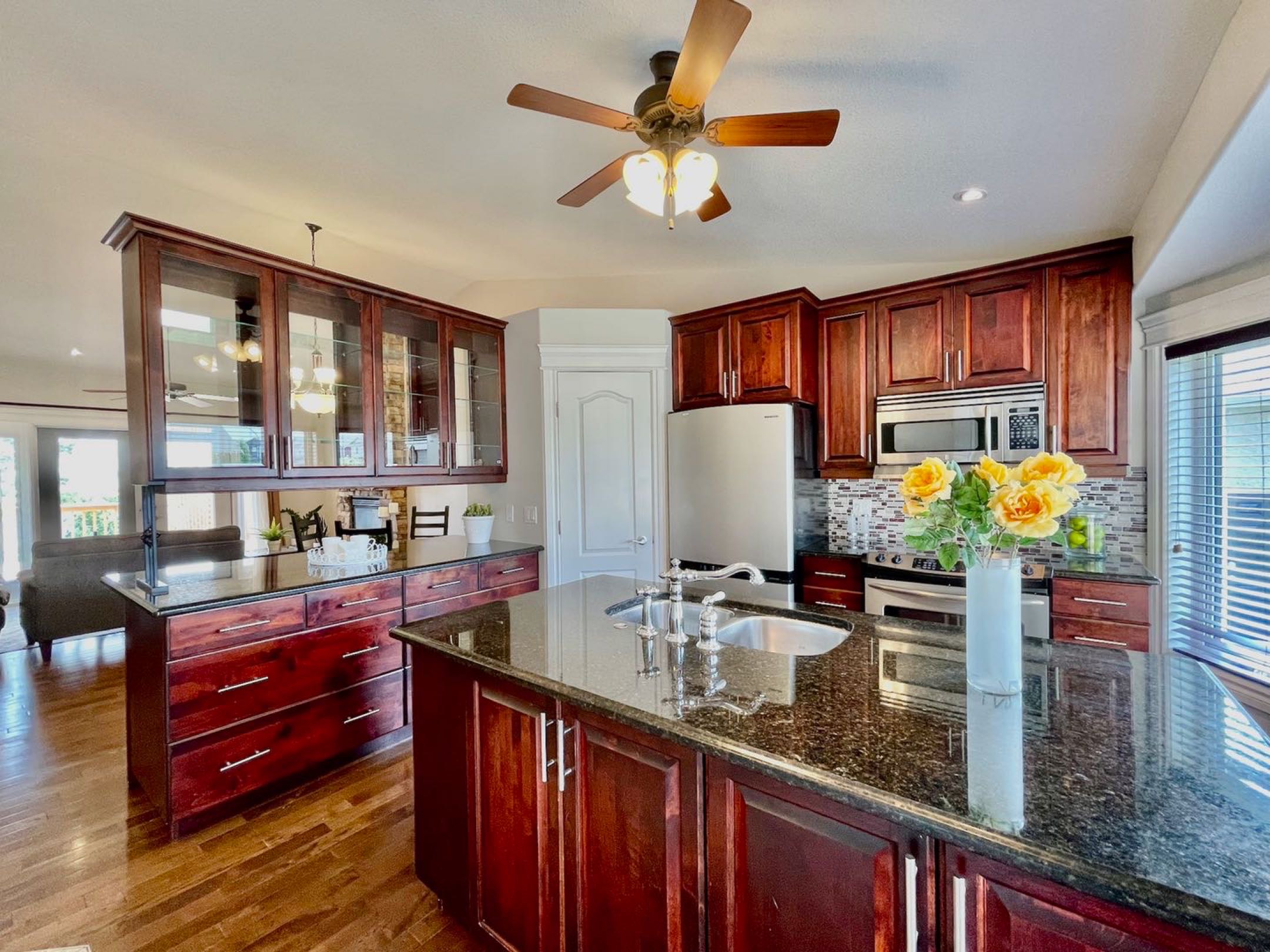 林与唐地产，Willowgrove社区精致平层独栋出售，1200尺，5室3卫双车库，背靠农田，没有邻居，隐私极佳，700米步行至Willowgrove小学！ - 3