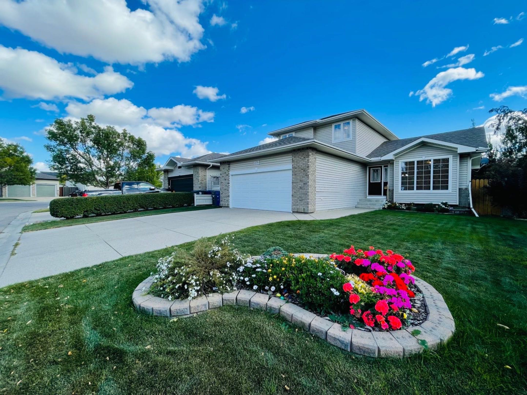 林与唐地产，Arbor Creek靓房出售！高收入宜居社区，安静近公园，1870尺4房4卫双车库！挂牌价$519,900