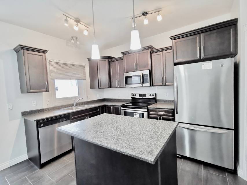 林与唐地产，Evergreen社区|3室3卫双车库|1440尺双层独栋出售|挂牌价$369,900 - 4