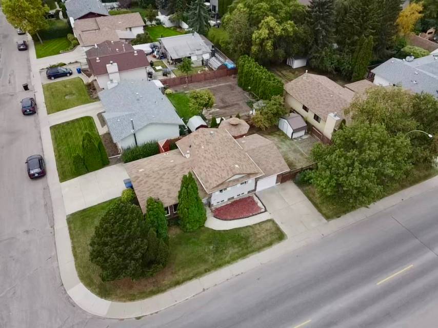 林与唐地产，Wildwood社区，4室3卫，全新装修四层错层结构独栋出售！