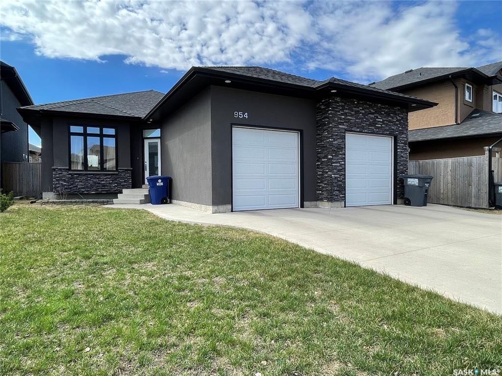 【萨屯房源】Willowgrove社区独栋出售，2010年建，1386尺的平层，5房3卫，地下室已装修，连体双车库，挂牌价$549,900.