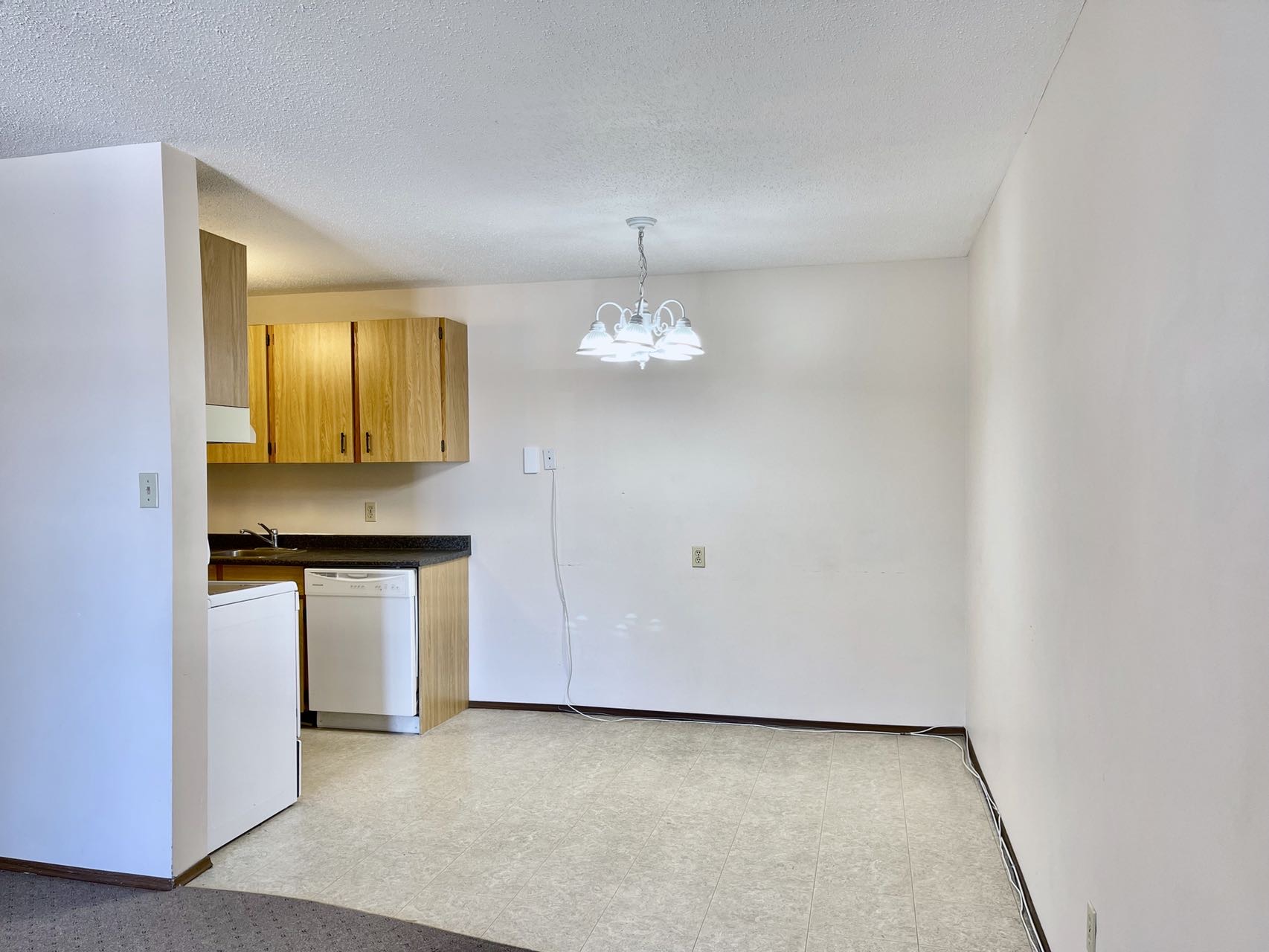 萨屯东北部，近学校/商圈/萨大通勤方便，位于Forest Grove社区的公寓出售，2室1卫883尺 - 6