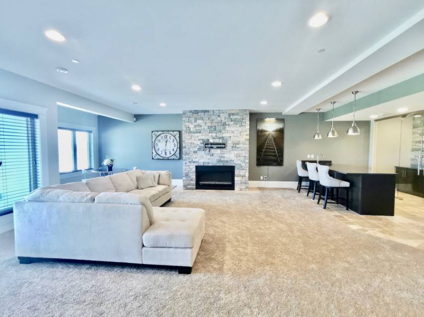 林与唐地产，总占地约2000平方米，居住面积近4000尺，4室4卫3车库，步出式地下室豪华独栋别墅 - 6