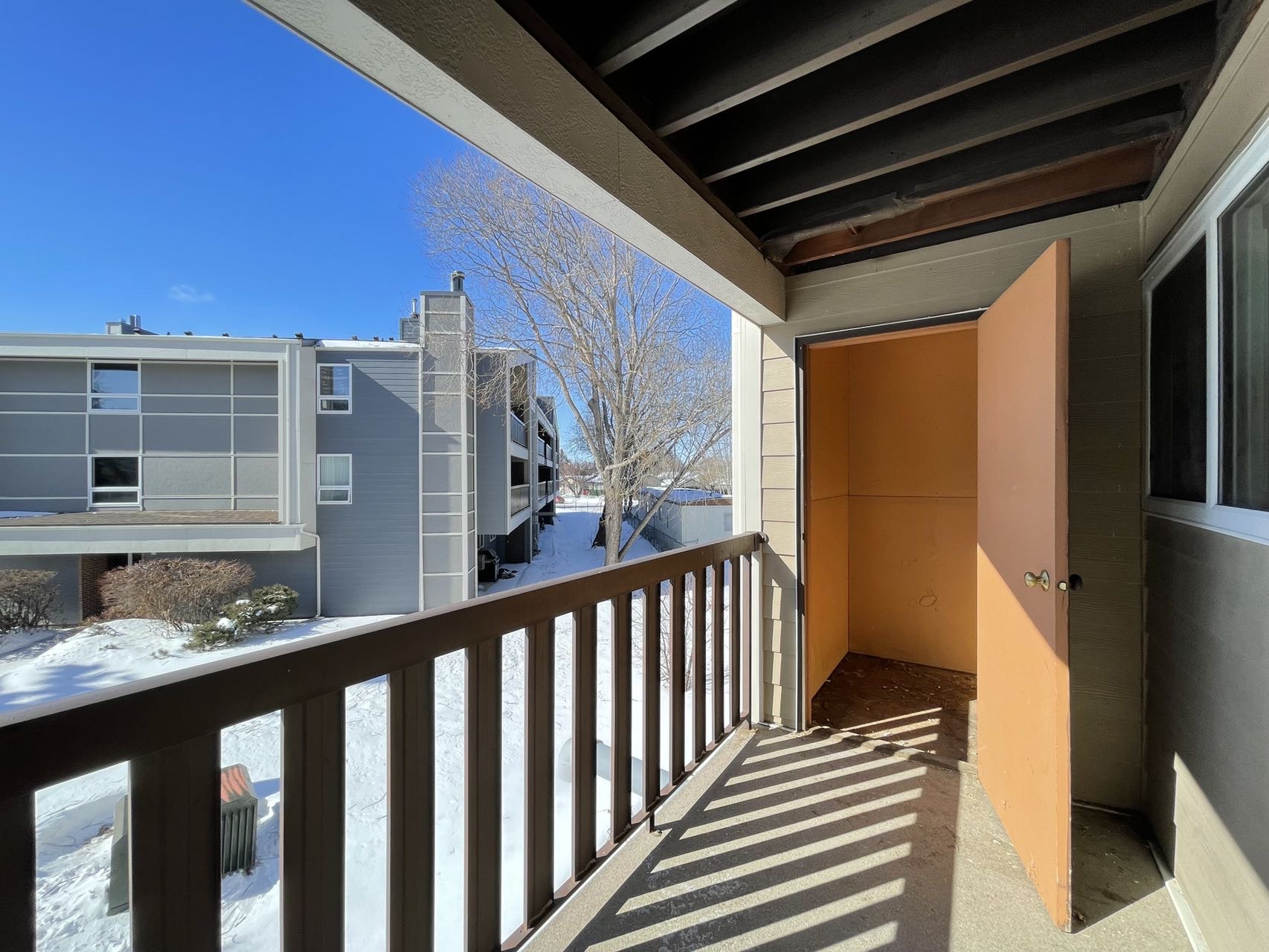 萨屯东北部，近学校/商圈/萨大通勤方便，位于Forest Grove社区的公寓出售，2室1卫883尺 - 7