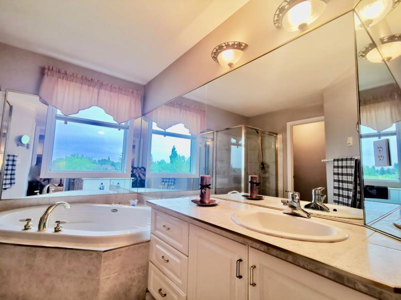 林与唐地产：Arbor Creek社区，湖景+步出式地下室，4房4卫独立屋出售，挂牌价$66.9万 - 7