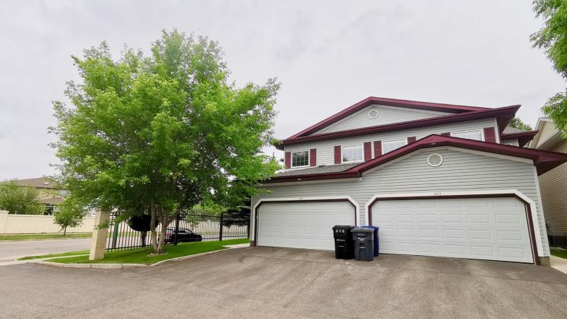 林与唐地产：Arbor Creek社区，3房4卫，连接式双车库，地下室装修了的1365尺联排出售，挂牌价$