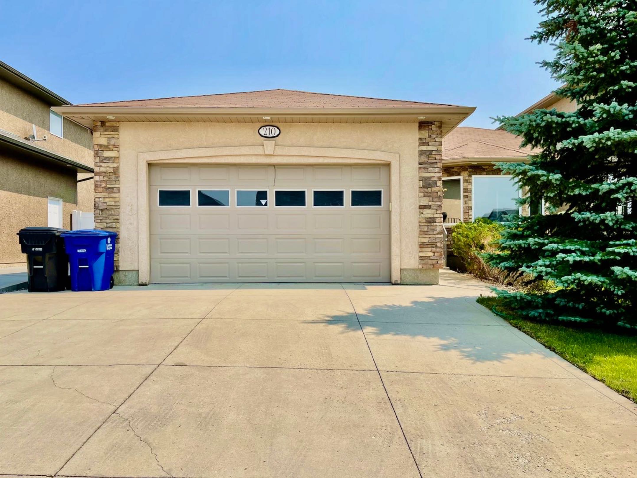 林与唐地产，Willowgrove社区精致平层独栋出售，1200尺，5室3卫双车库，背靠农田，没有邻居，隐私极佳，700米步行至Willowgrove小学！ - 2