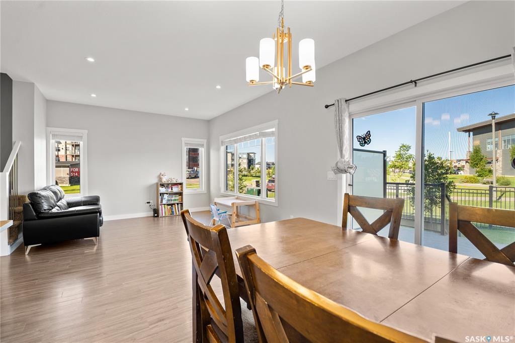 Stonebridge社区位置最方便的两年新、带物业管理的独栋出售，不到$50w!  - 7