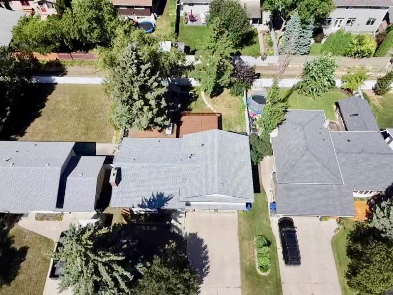 林与唐地产团队，East Colledge Park 近1500尺三层错层双车库独栋出售，挂牌价$399900 - 2