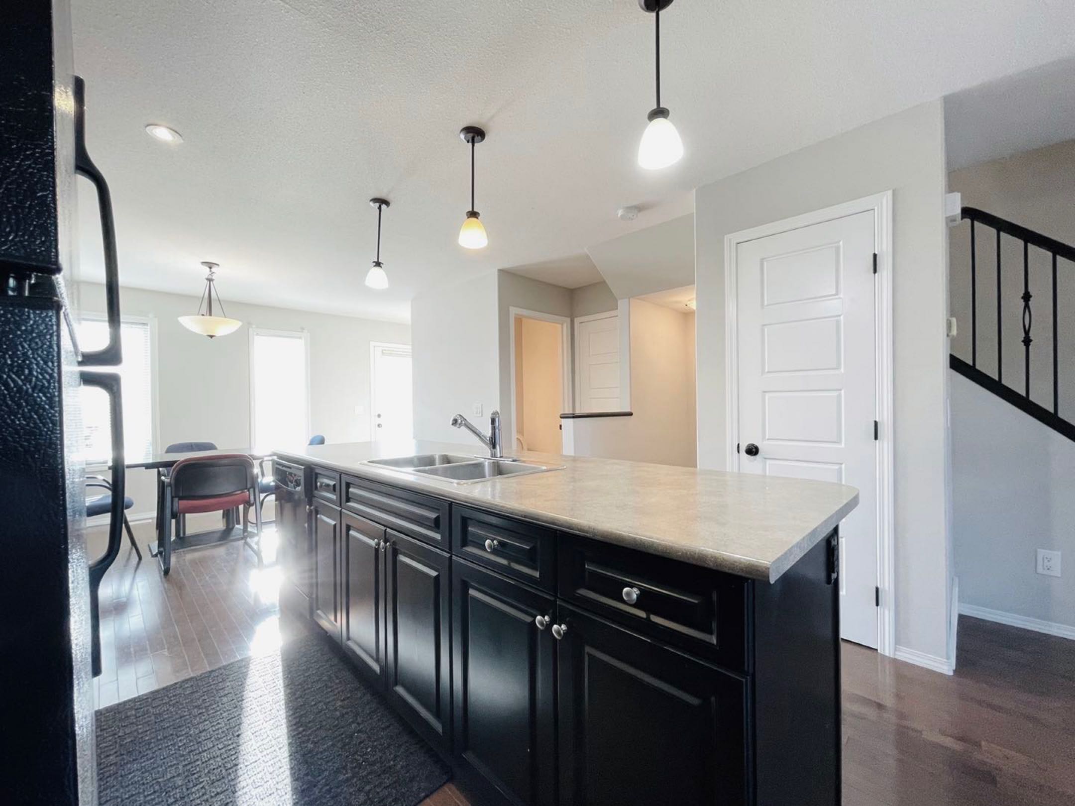 林与唐地产，Stonebridge社区近小学，小区有健身房的边套联排出售，2011年建，1206尺3房2卫，双车位！挂牌价$245,000 - 6