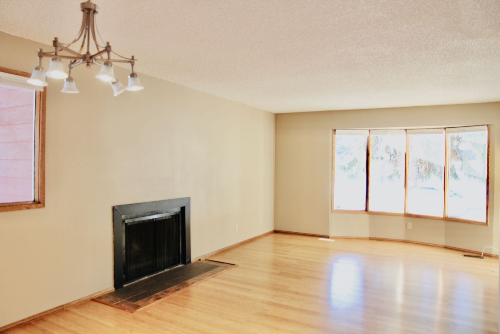 林与唐地产，Wildwood社区|4室3卫，1214尺单层独栋出售|挂牌价$36.99万 - 4