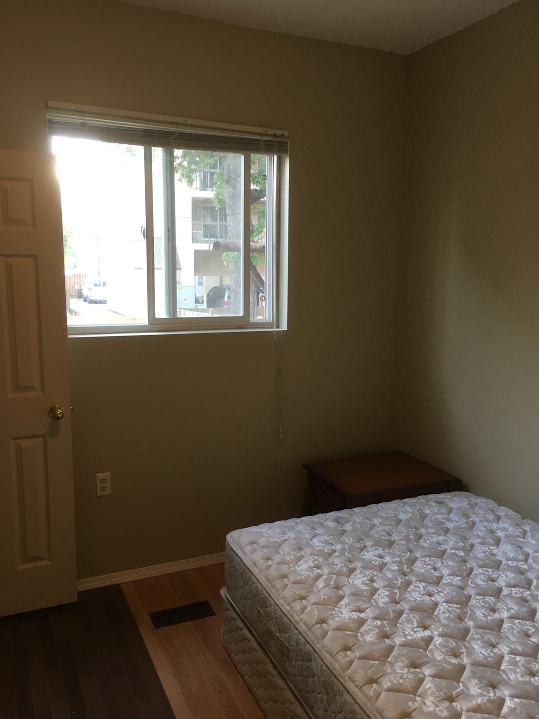   Regina 市中心房间出租 - 4