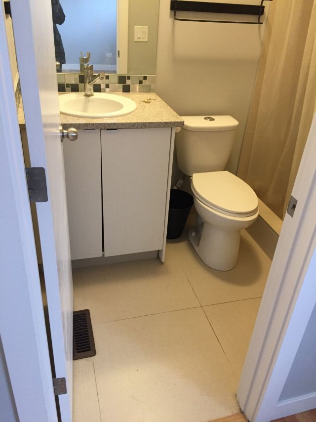 Uc学区主层独立卫生间套房(女生房间)