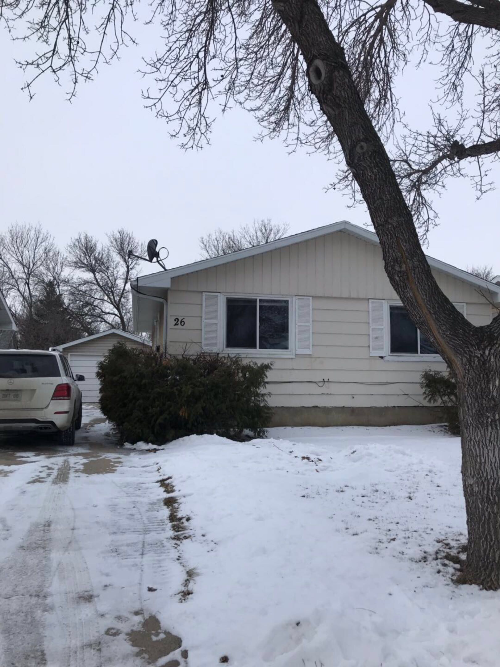 3房一厅2卫房子招租，有车库