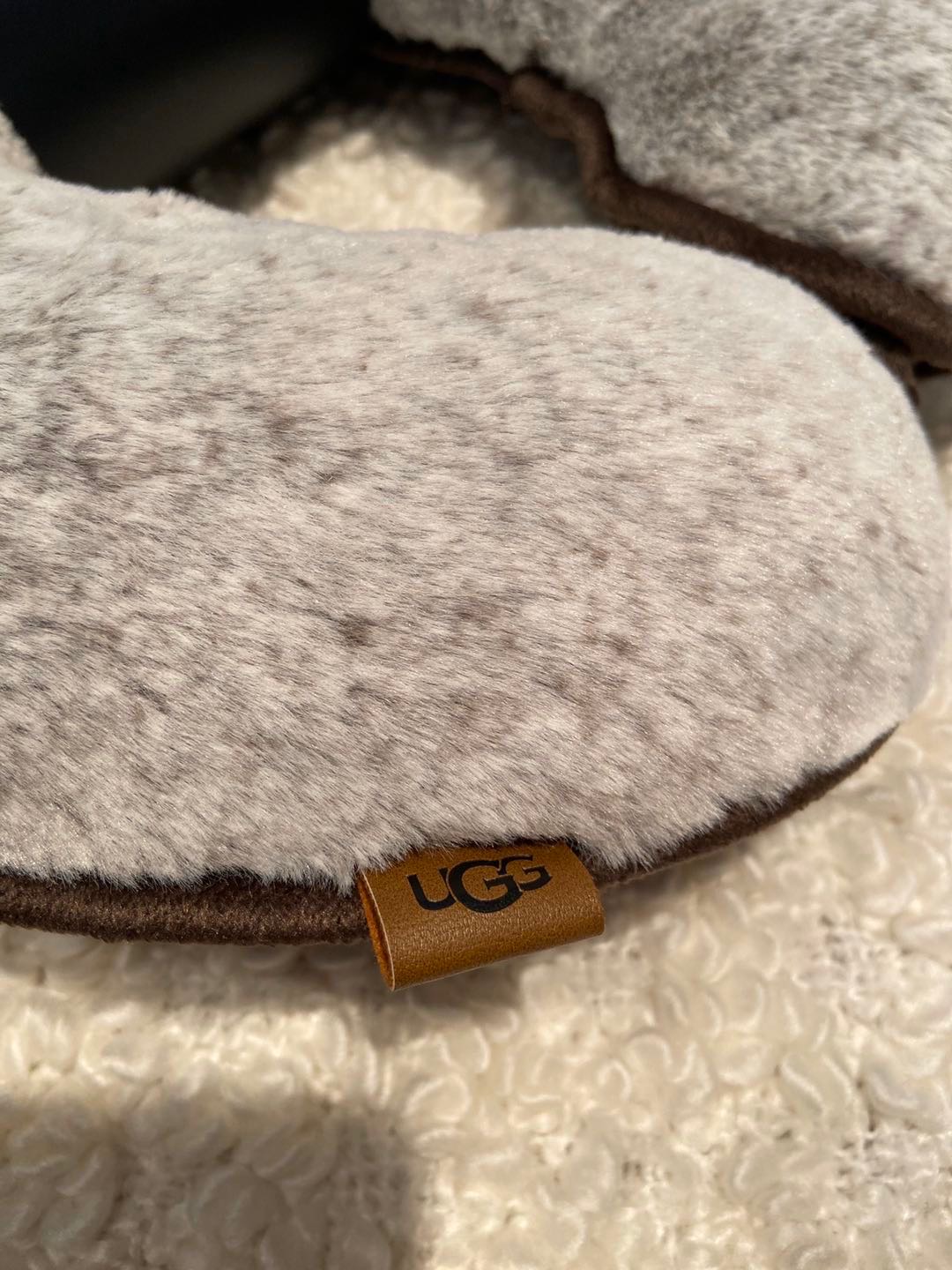 UGG 仿兔毛U型枕 - 3