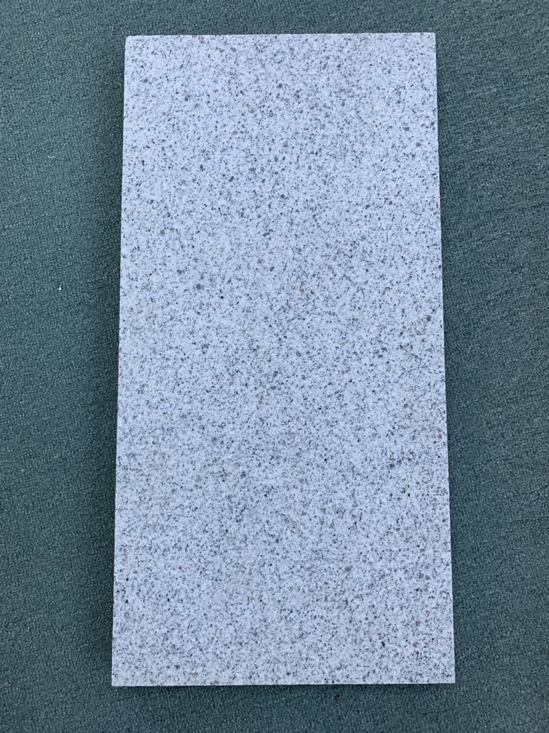 超低价出售天然花岗岩地砖（芝麻白）