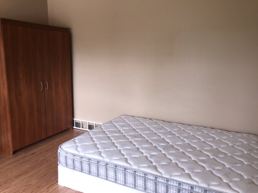 近Market Mall 旁地上4间大卧室出租 全包带家具 - 4