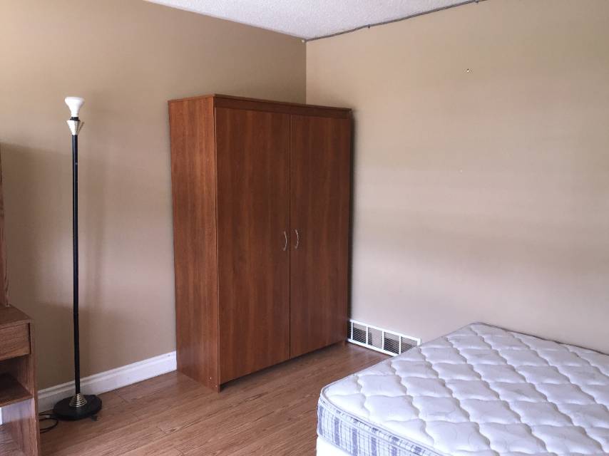 Market Mall 旁独立屋地上2个大卧室出租  - 6