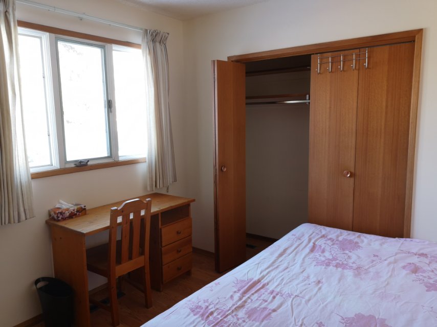 近8街  Evan Hardy 高中 楼上卧室出租 - 3