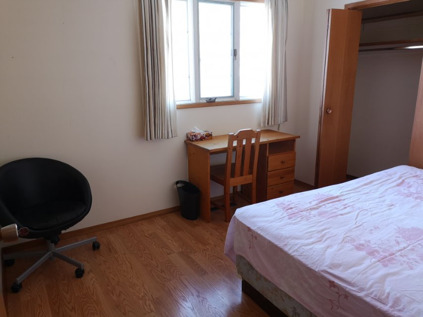 近8街  Evan Hardy 高中 楼上卧室出租 - 4