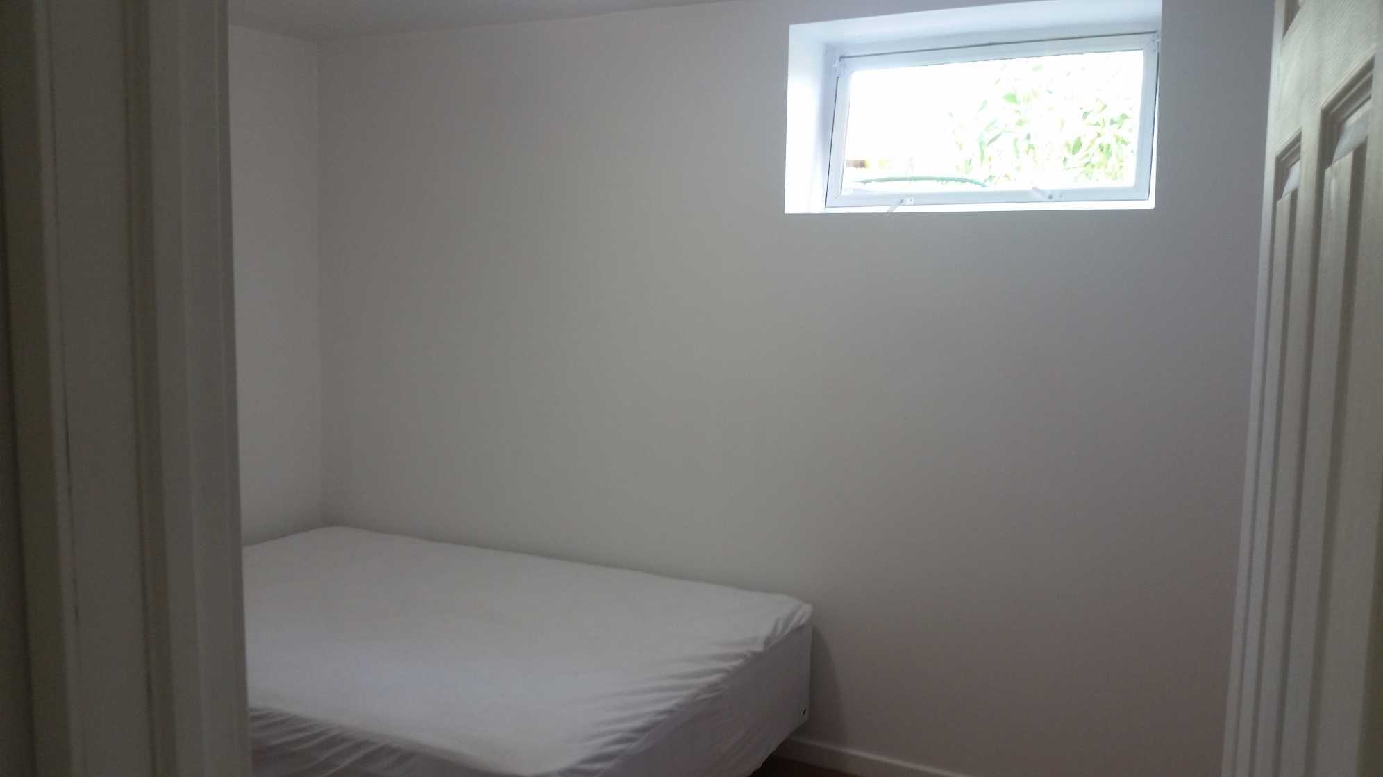 Market mall 旁，全独立2室地下室套房出租 - 2