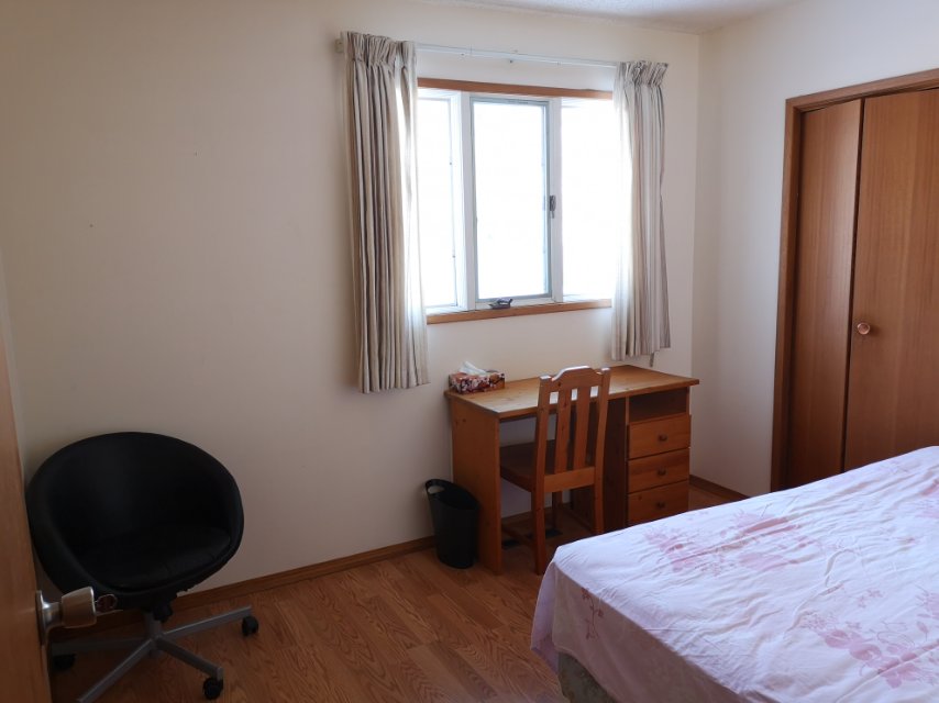 近8街  Evan Hardy 高中 楼上卧室出租