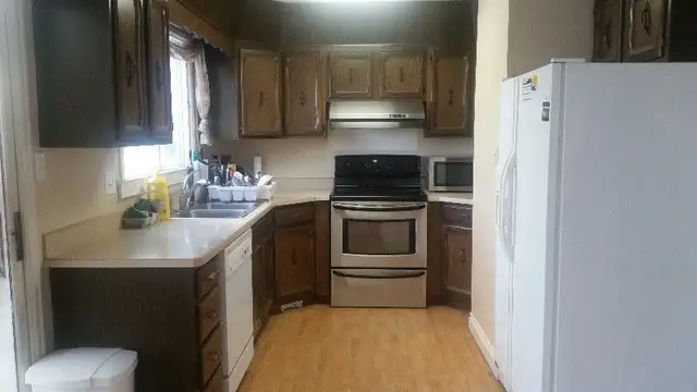 Market mall 旁，地上3间卧室出租全包 - 5