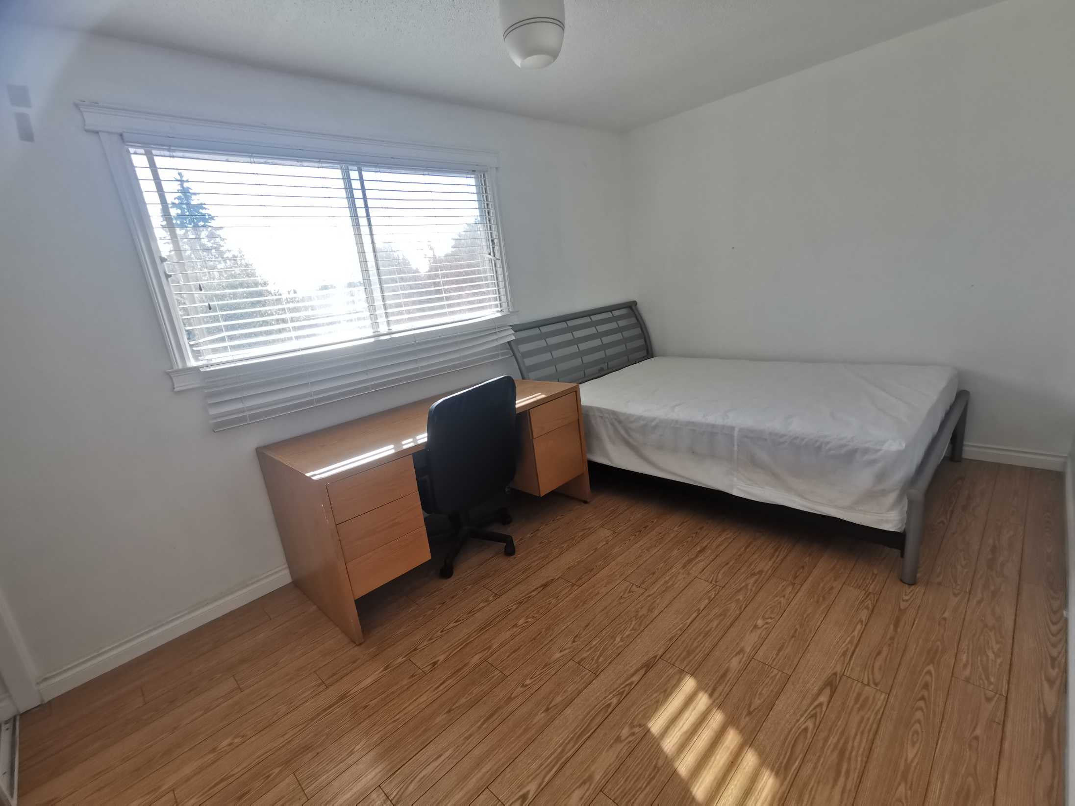 Market mall 旁，地上3间卧室出租全包 - 6