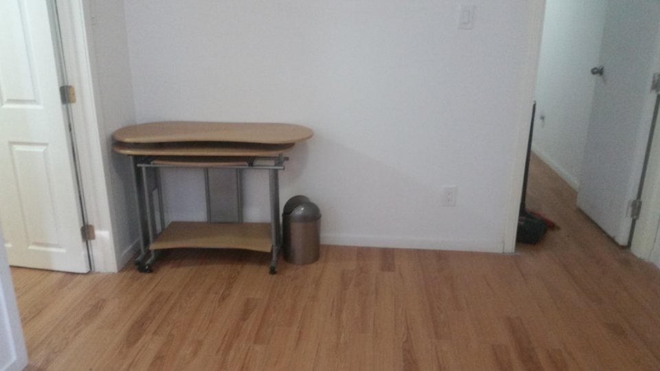 地下室主卧出租 近Market Mall 全包带家具随时可以入住 - 2