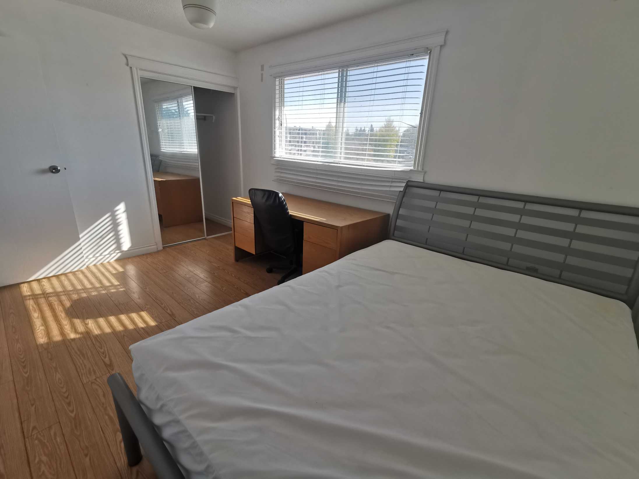 Market mall 旁，地上3间卧室出租全包 - 9