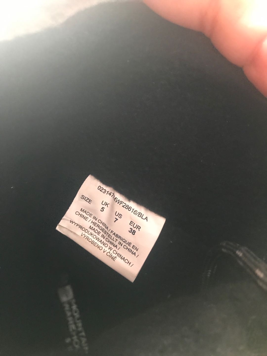 出售全新雪地靴mountain warehouse 品牌us7码 - 7