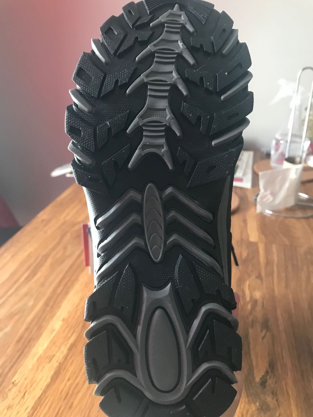 出售全新雪地靴mountain warehouse 品牌us7码 - 9