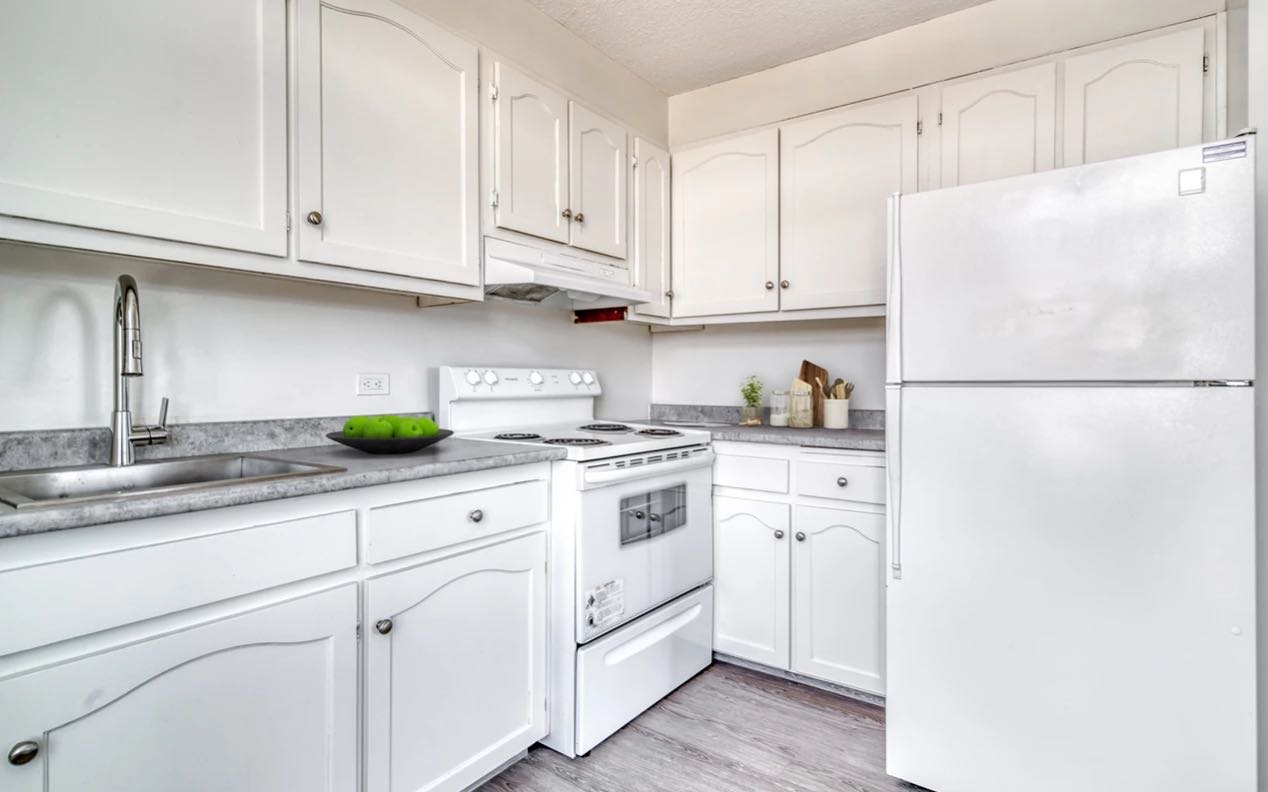 Varsity Square Apartment - 2