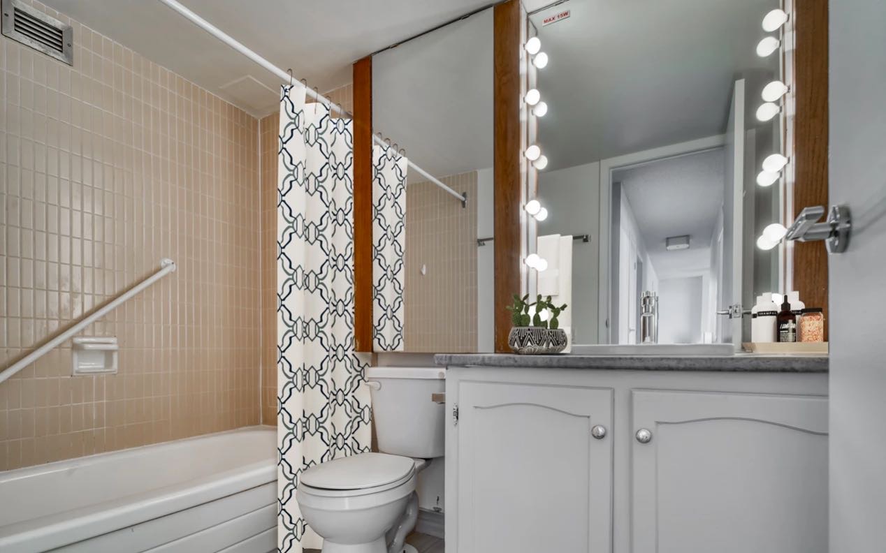 Varsity Square Apartment - 4