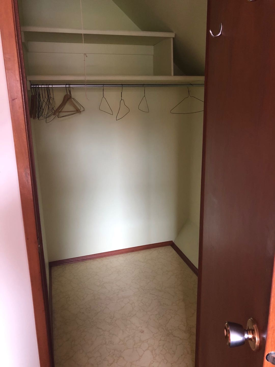 中央街64 AVE NW二楼出租 - 5