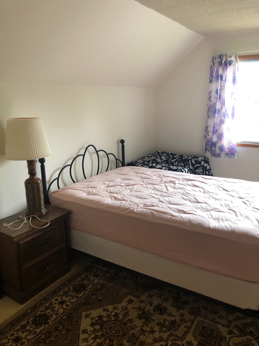 中央街64 AVE NW二楼出租