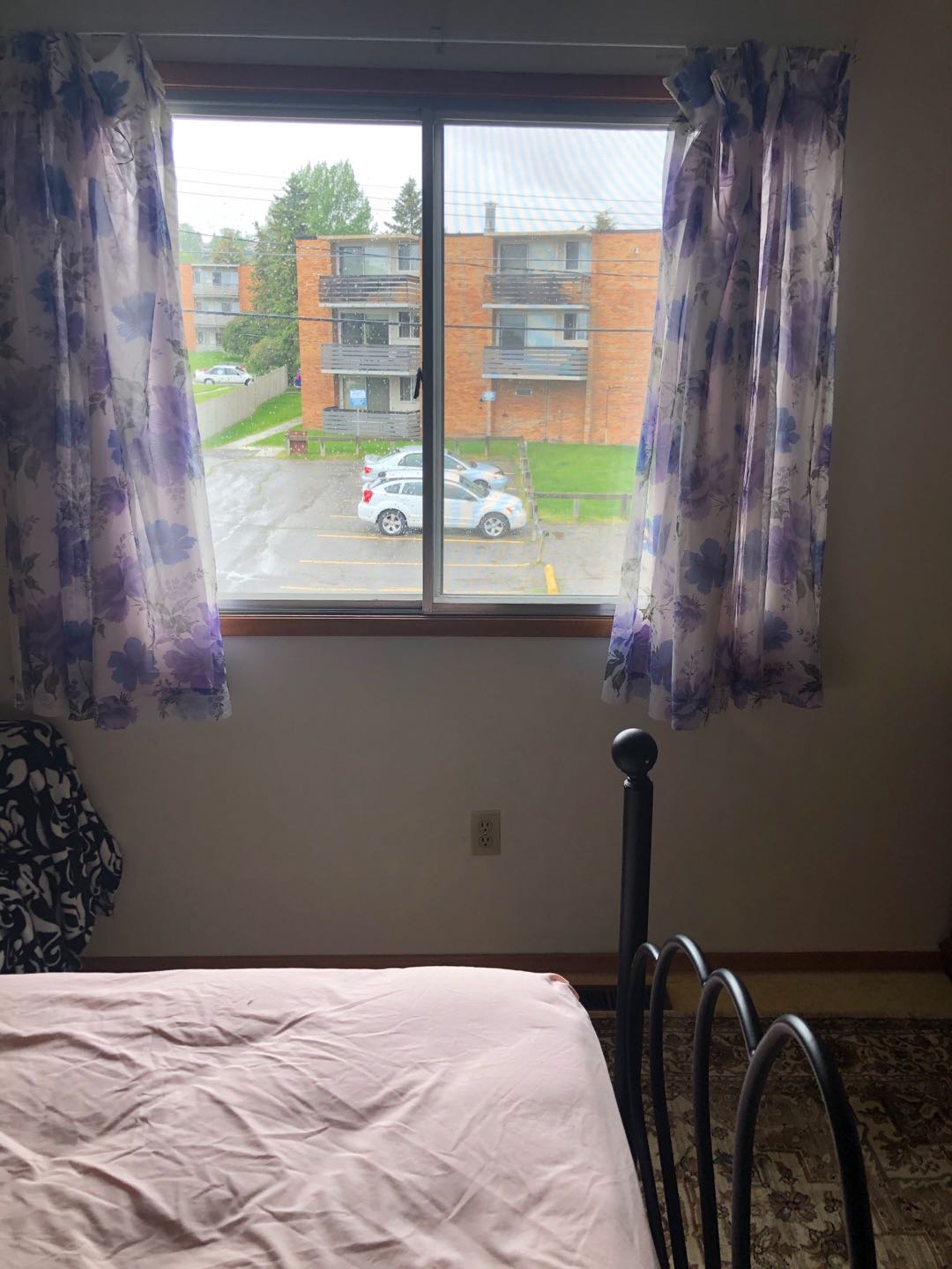 中央街64 AVE NW二楼出租 - 2