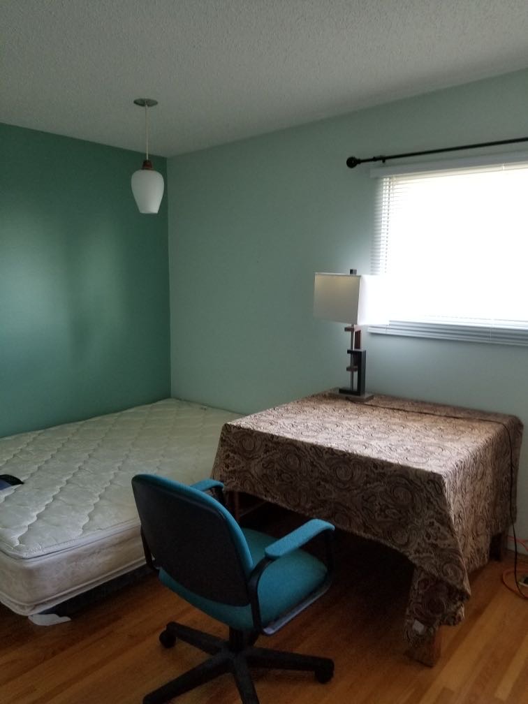 72 AVE NW 楼上有房出租