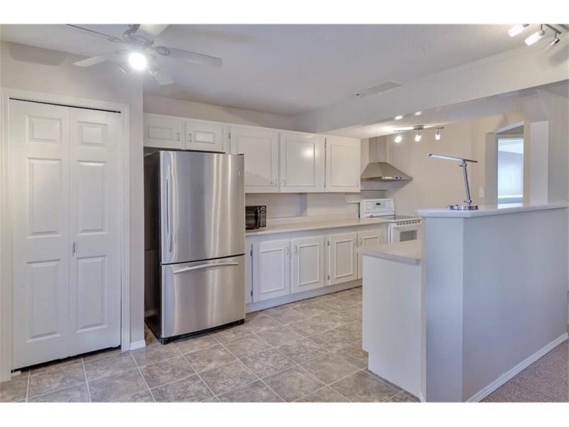 西北Hampton superstore旁两室一厅一厨一卫walkout basement出租 - 6