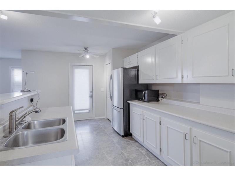 西北Hampton superstore旁两室一厅一厨一卫walkout basement出租 - 5