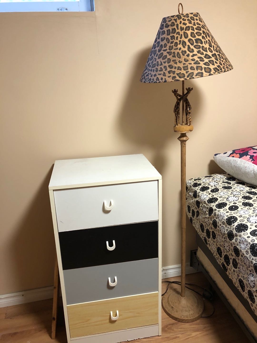 8街，Superstore 附近地下室出租 - 2