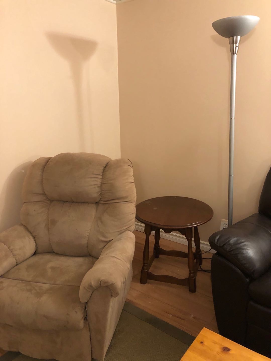 8街，Superstore 附近地下室出租 - 3