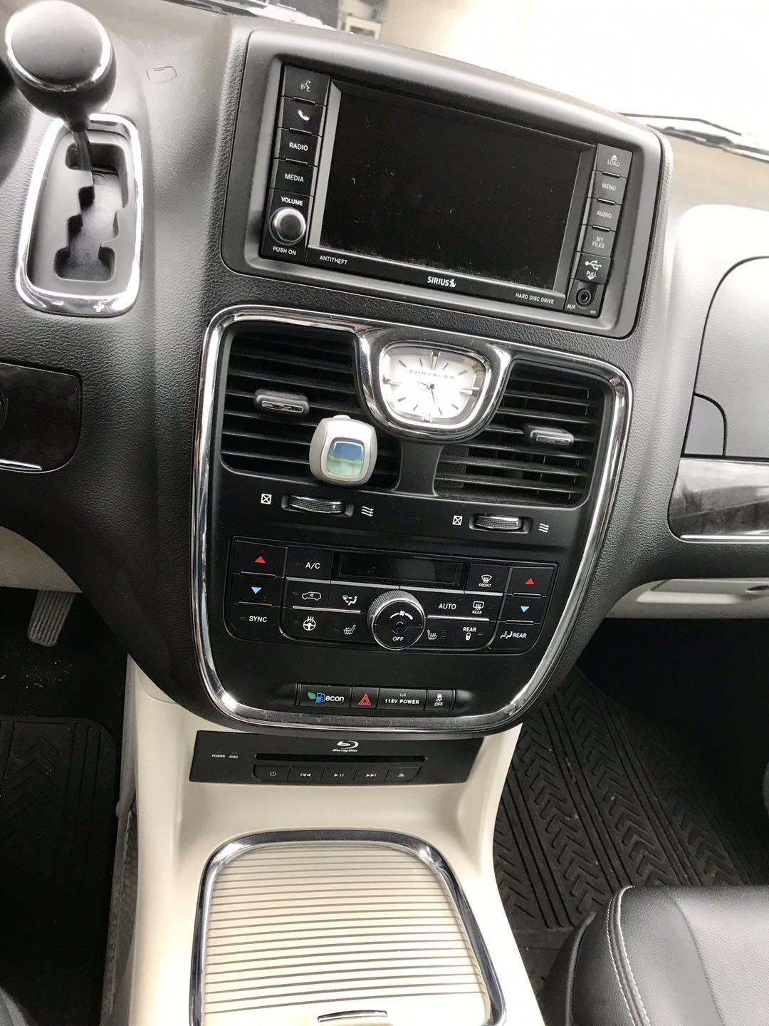 2016 Chrysler Town & Country Touring-L - 6