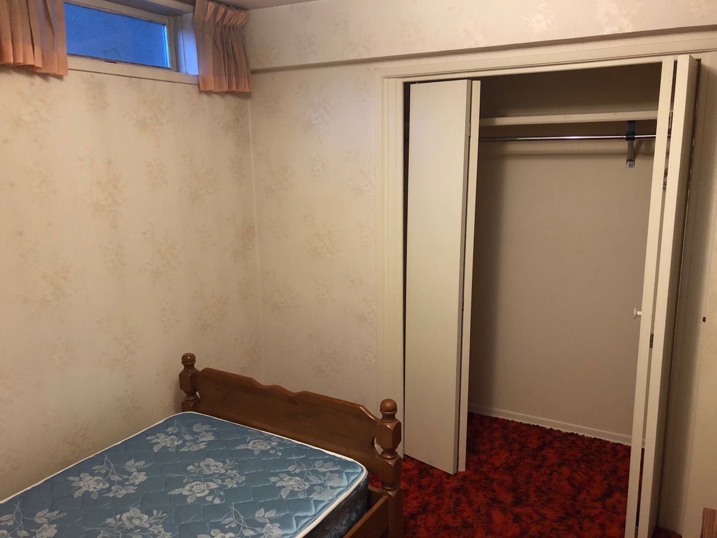 8街superstore后面house地下室出租(不短租) - 2